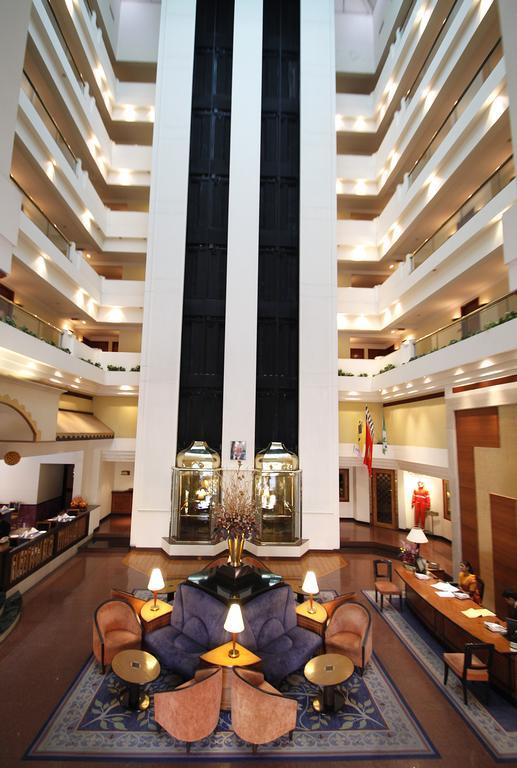 Hotel Sagar Plaza City Centre Пуна Экстерьер фото